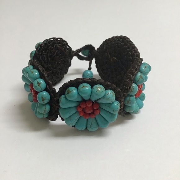 Artisan Handmade Bracelet Howlite Flowers Turquoise Look Macrame Boho Beads NEW - Picture 1 of 13